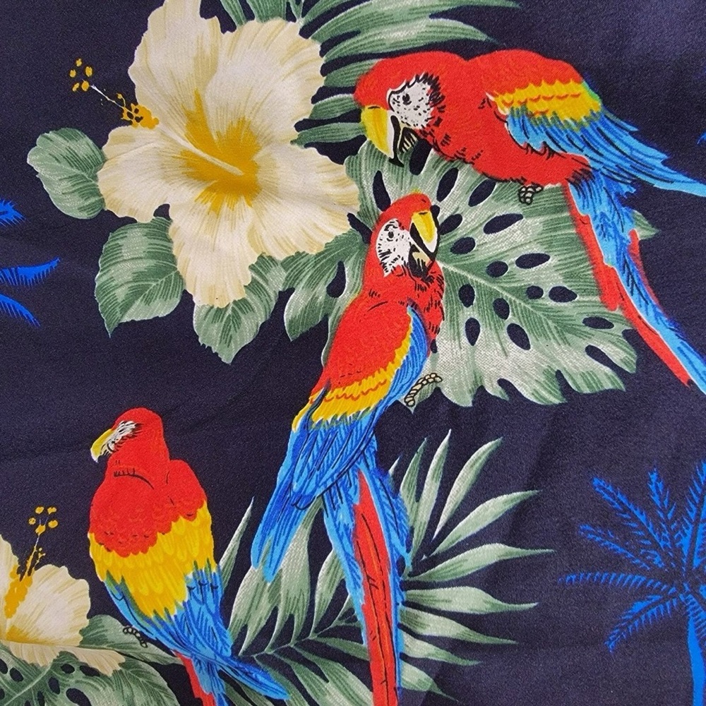 Vibrant Blue Floral Sarong with Parrot Design (with plastic ring) - Picture 6 of 8